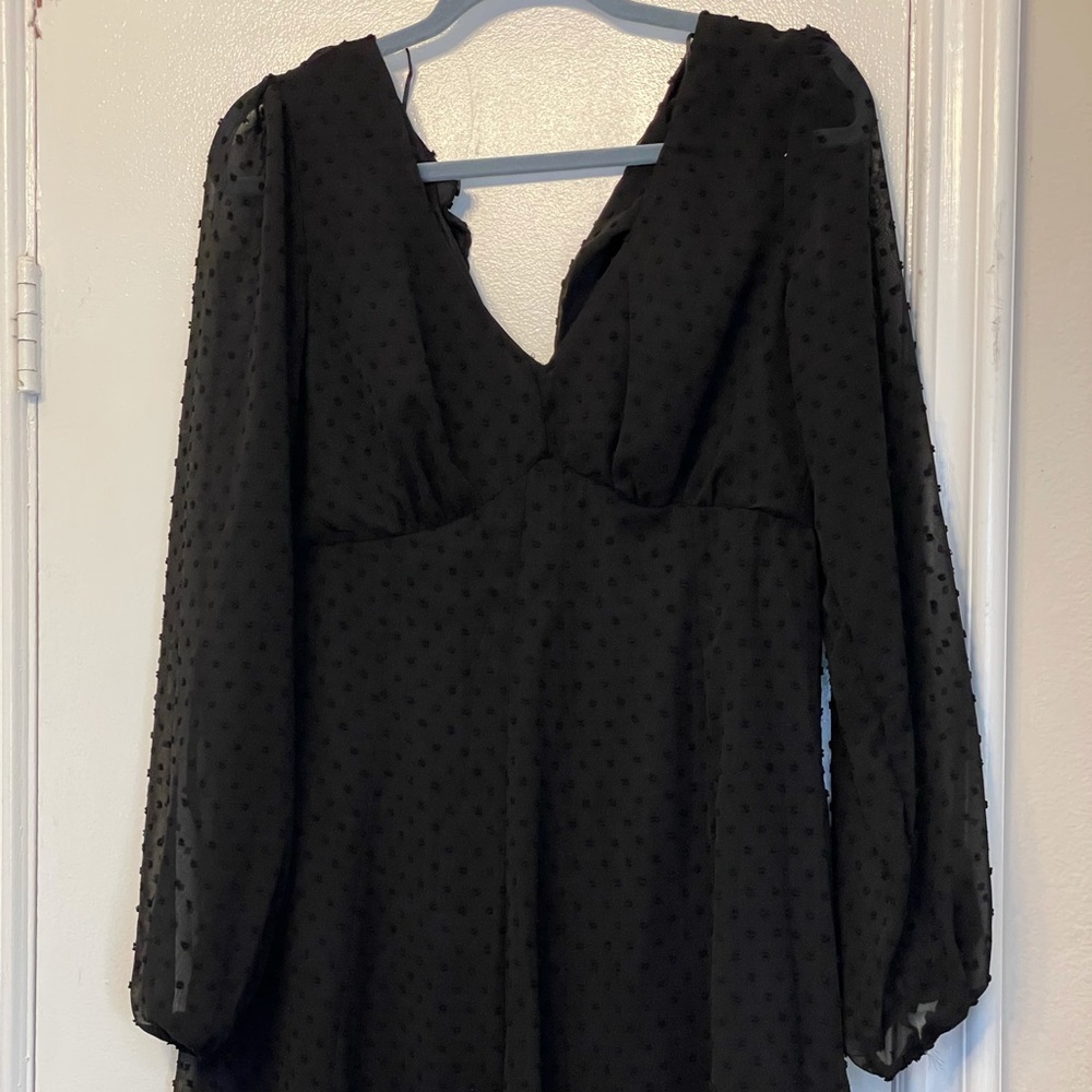 1x black long sleeve midi dress